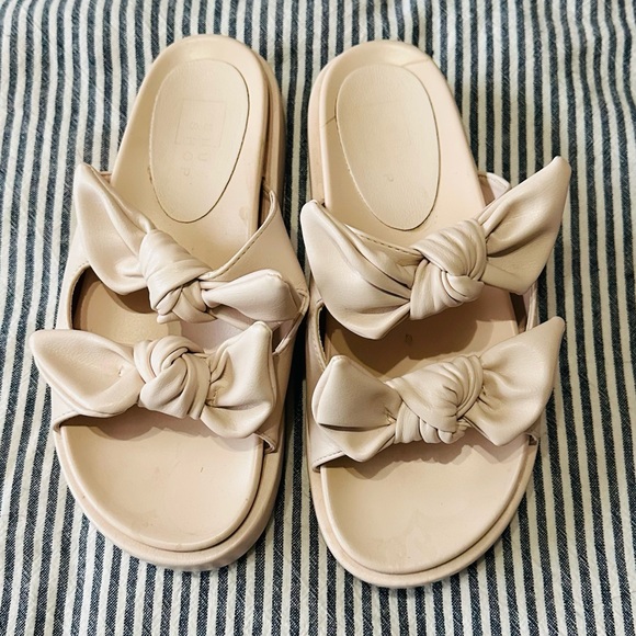 ShuShop- Kiki. Blush  Bow Slide Sandals. Like new. - Picture 6 of 11